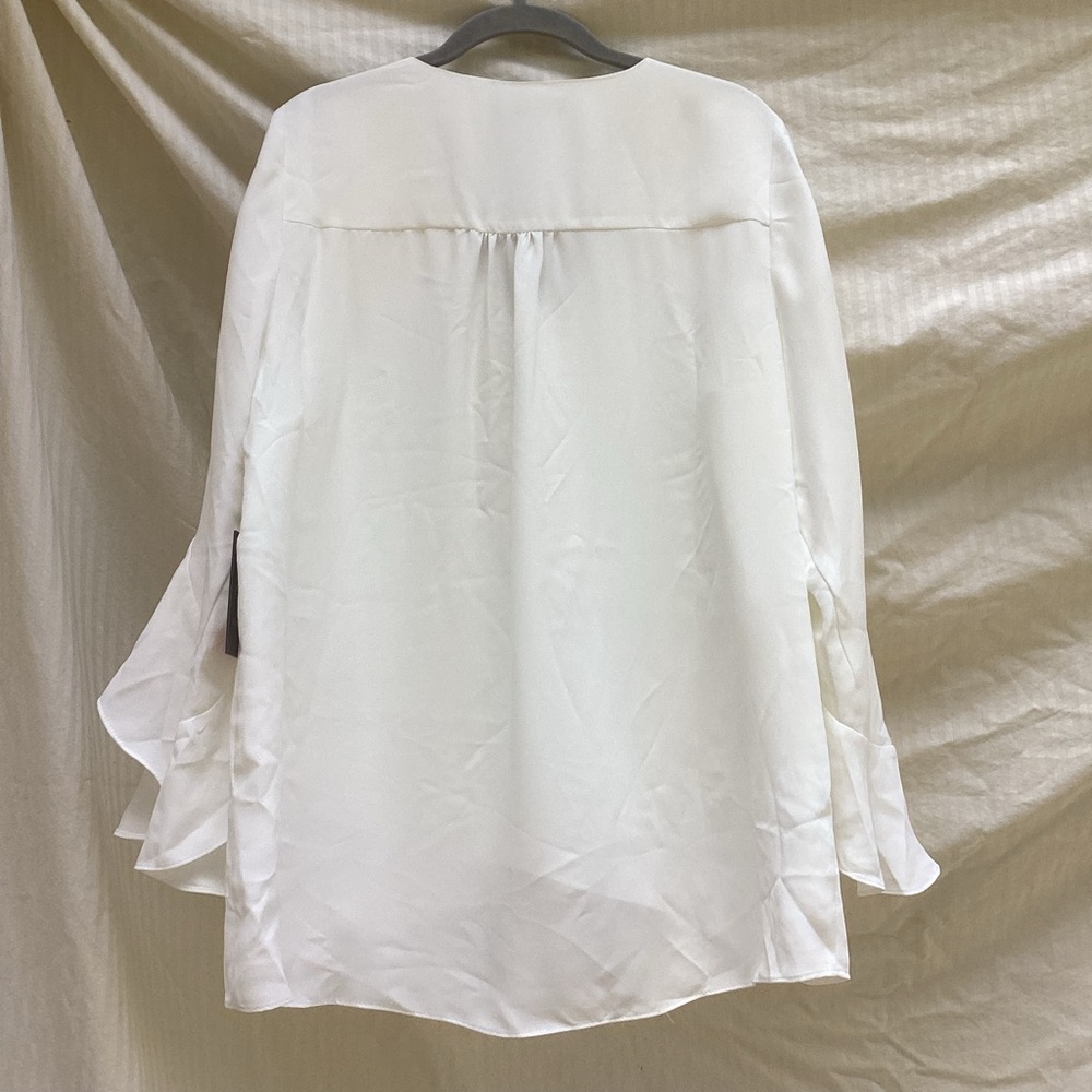 Vince Camuto NWT White V-Neck Ruffle Sleeve Blouse, size large - Picture 10 of 11